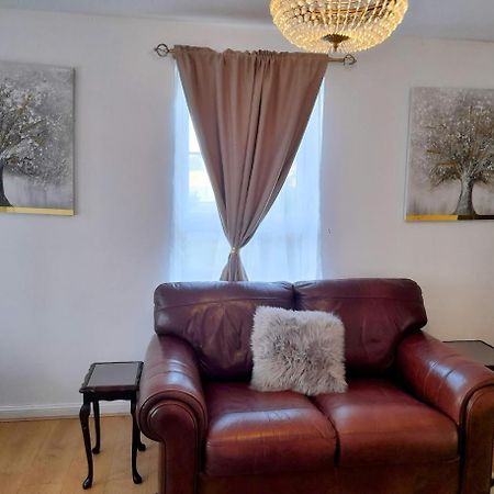 Beautiful 4 Bedroom Treasure Home Hemel Hempstead Luaran gambar