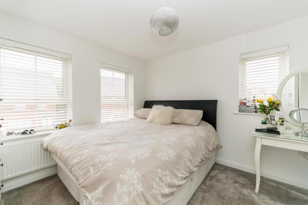 Beautiful 4 Bedroom Treasure Home Hemel Hempstead Luaran gambar