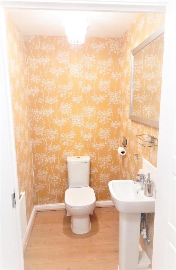 Beautiful 4 Bedroom Treasure Home Hemel Hempstead Luaran gambar