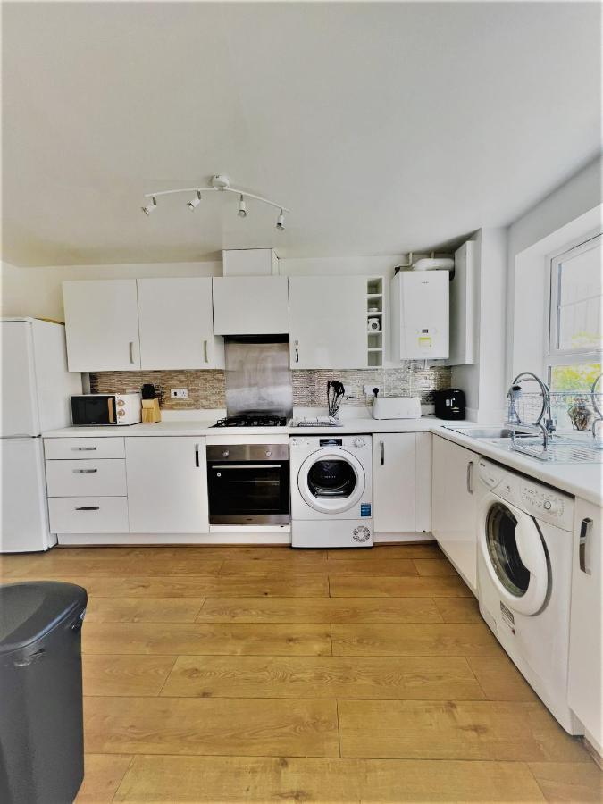 Beautiful 4 Bedroom Treasure Home Hemel Hempstead Luaran gambar