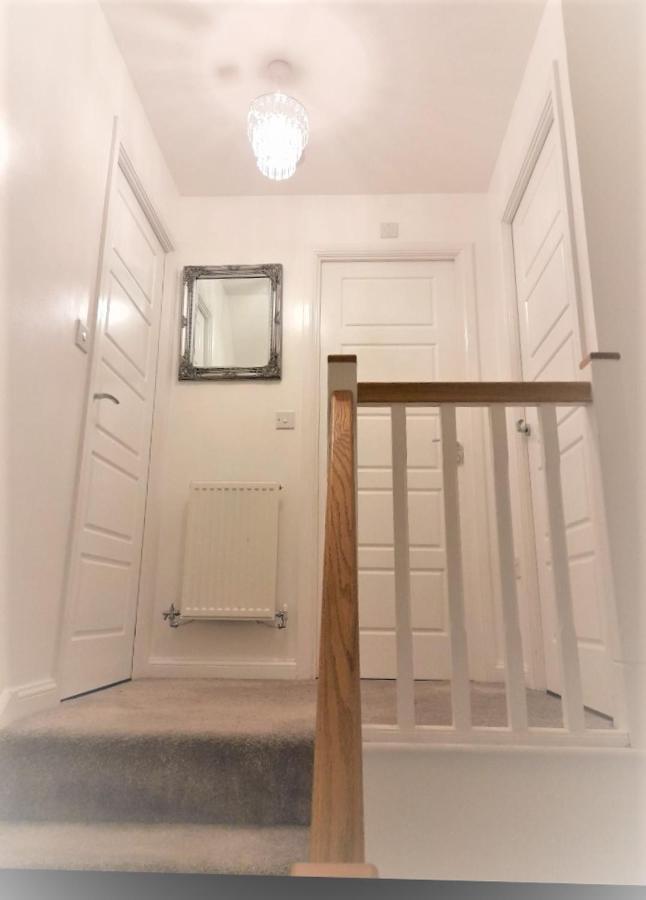 Beautiful 4 Bedroom Treasure Home Hemel Hempstead Luaran gambar