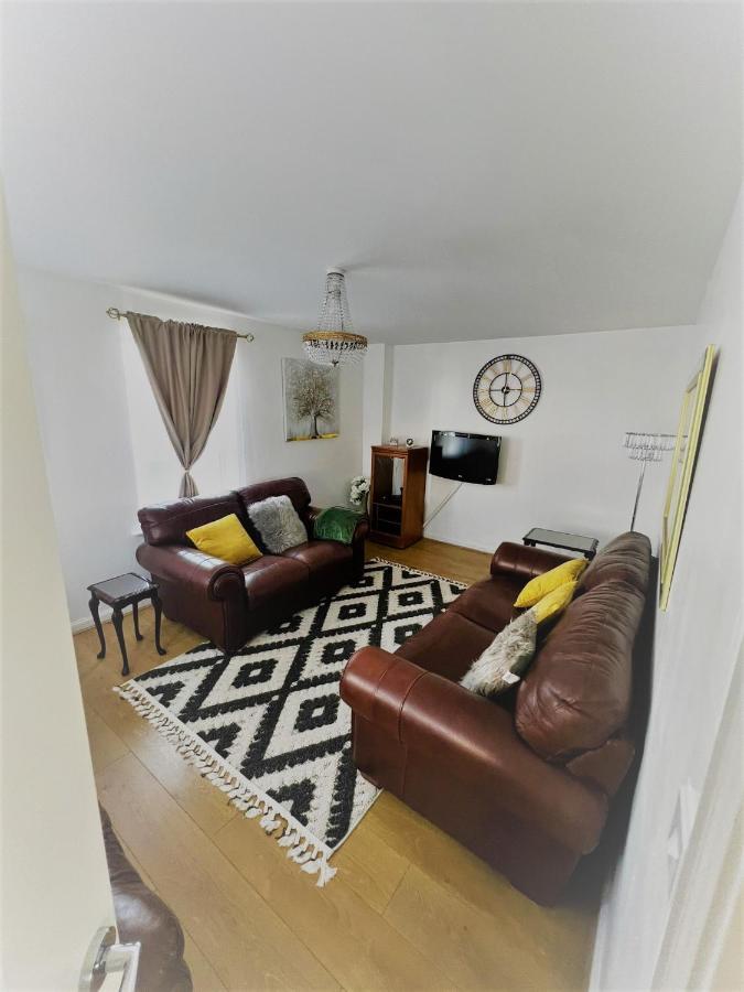 Beautiful 4 Bedroom Treasure Home Hemel Hempstead Luaran gambar
