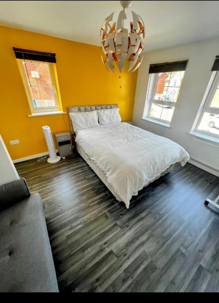 Beautiful 4 Bedroom Treasure Home Hemel Hempstead Luaran gambar