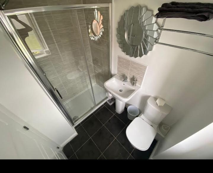 Beautiful 4 Bedroom Treasure Home Hemel Hempstead Luaran gambar