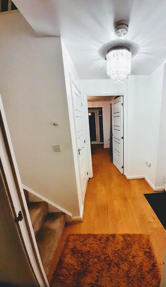 Beautiful 4 Bedroom Treasure Home Hemel Hempstead Luaran gambar
