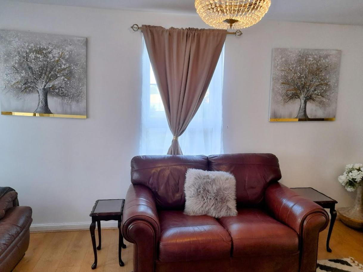 Beautiful 4 Bedroom Treasure Home Hemel Hempstead Luaran gambar
