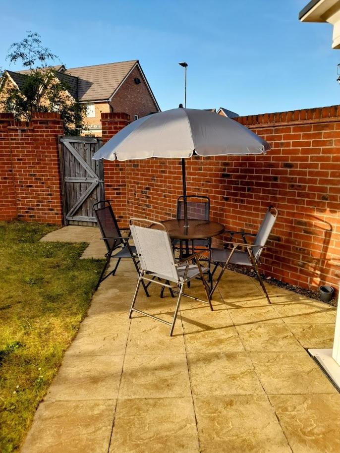 Beautiful 4 Bedroom Treasure Home Hemel Hempstead Luaran gambar