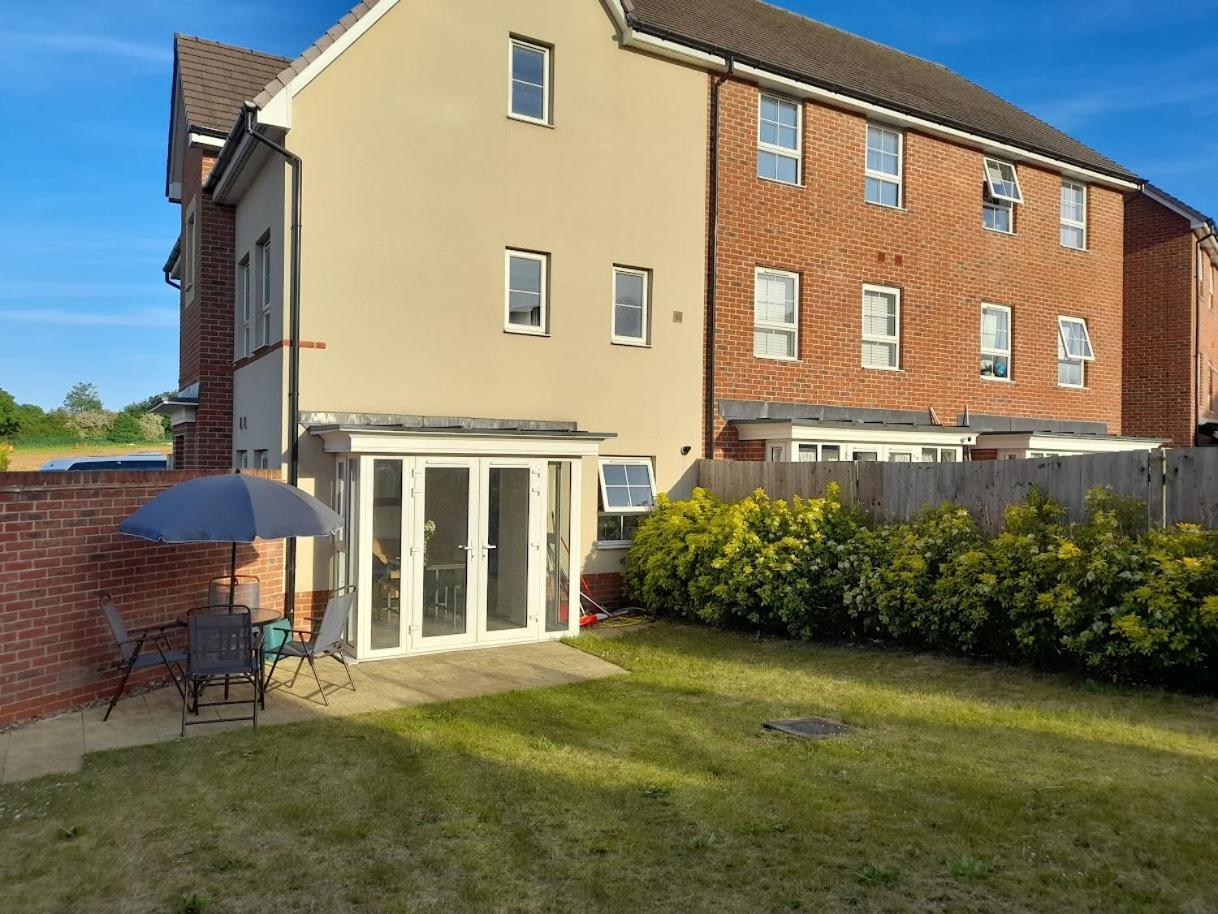 Beautiful 4 Bedroom Treasure Home Hemel Hempstead Luaran gambar