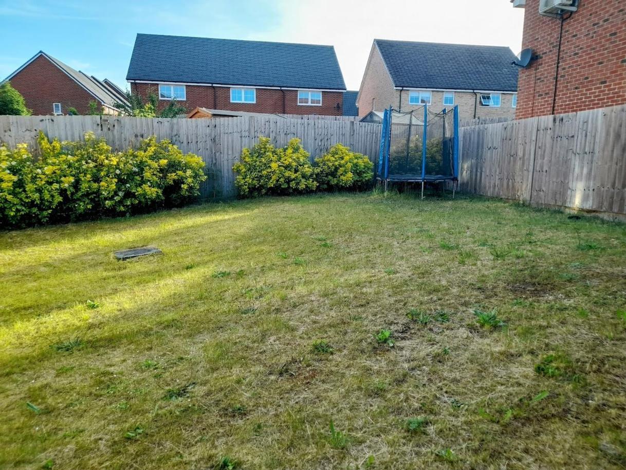 Beautiful 4 Bedroom Treasure Home Hemel Hempstead Luaran gambar